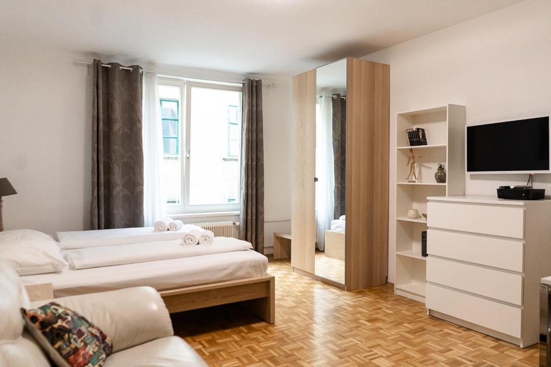 Central Living - Stephansdom Apartments Виена Стая снимка