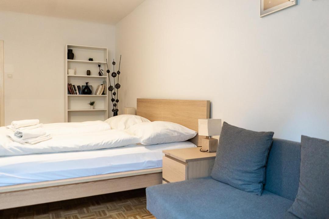 Central Living - Stephansdom Apartments Виена Стая снимка