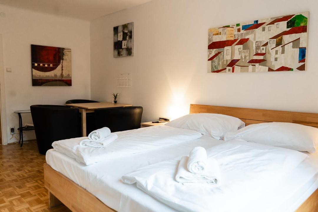 Central Living - Stephansdom Apartments Виена Стая снимка