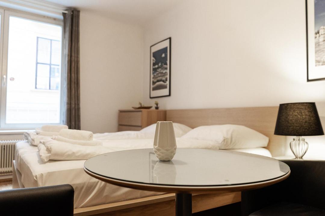 Central Living - Stephansdom Apartments Виена Стая снимка