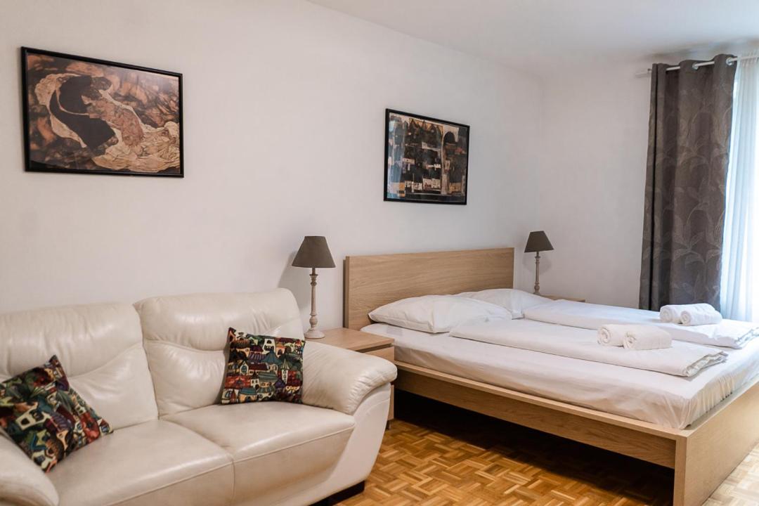 Central Living - Stephansdom Apartments Виена Стая снимка