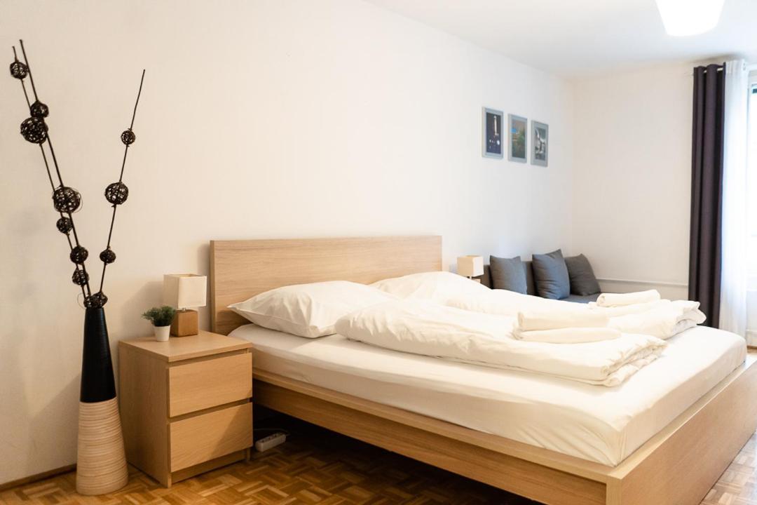 Central Living - Stephansdom Apartments Виена Стая снимка